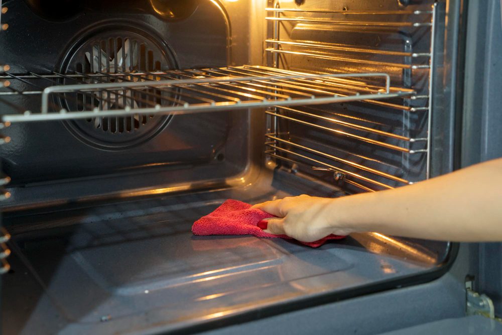 how to clean an oven naturally
