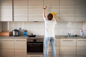 how to clean kitchen cabinets
