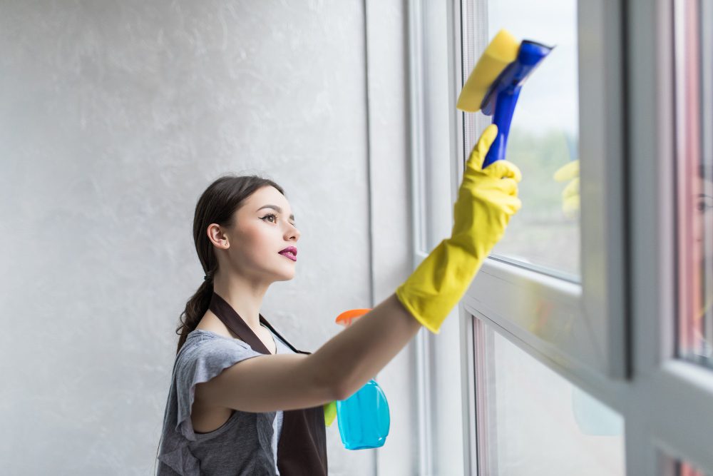 How to Clean Windows Without Streaks (The Method That Actually Works)